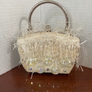 Bolso de mano vintage de los años 80 con carcasa rígida y tachuelas de diamantes de imitación blancos