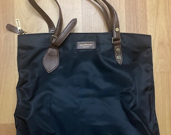 Isaac Mizrahi New York Grand sac fourre-tout à bandoulière en nylon souple noir et bordure en cuir gaufré serpent