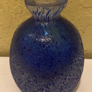 Vintage Fifth Avenue Crystal Beautiful Art Heavy Glass Hand Blown Cobalt Blue 3.5” Vase