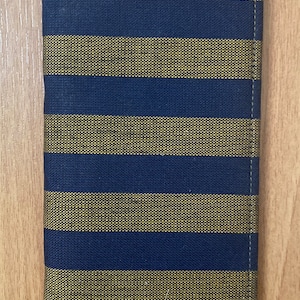 Cartera vintage Santos Steer de lona en tono dorado azul e interior de cuero negro. Cheques y efectivo. Fabricada en EE. UU.