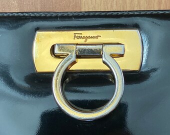 Salvatore Ferragamo Rare Princess Diana Handbag Patent Gancini Black Leather Purse Clutch AQ210587 Made in Italy