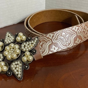 White House Black Market Pink Ledergürtel Schmuck Perlen schnalle Größe S/M