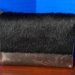 Vintage 90s Rare Ann Taylor Loft Womens Clutch Wallet Cuero marrón y negro Fur Flap Snap
