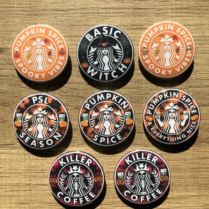 Op Starbucks geïnspireerde Pumpkin Spice Latte Pins, Starbucks Halloween Button, Barista Pins, Spooky, Horror, Heks, PSL, Pumpkin Spice Season