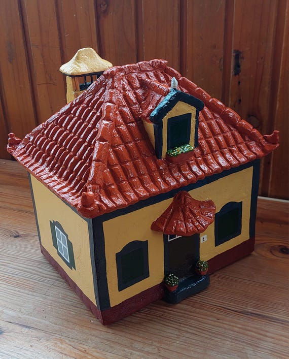 Casinha Típica da Madeira em Miniatura – Artesanato Exclusivo Feito à Mão
