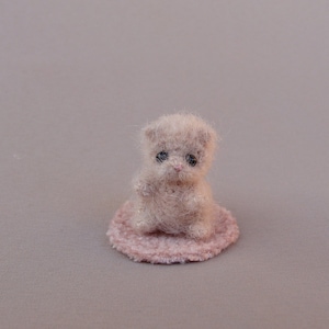 Crochet miniature kitten Tiny cat for Blythe doll Mini teddy cat Cute personalized gift Plush Stuffed Animal Mini amigurumi cat 1.3 in 33 mm