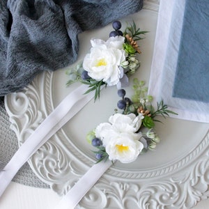 Dusty blue white corsage,Flower wrist corsage,Wedding flowers corsage,White boutonnieres,Men boutonniere,Blueberry wedding accessories