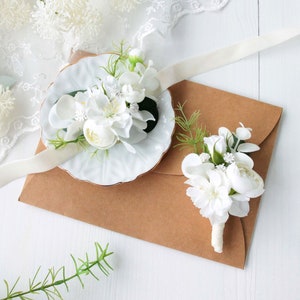 White boutonnieres,Floral accessories,Wedding flowers,Men&#39;s boutonniere,Boho wedding,Flower girl corsage,Flower wrist corsage