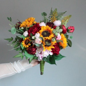 Ramo de novia de flores silvestres, flores rojas, rosas y amarillas, ramo de novia de girasol, flores de boda, ramo de boda, peonía, flores boho, ramo de primavera