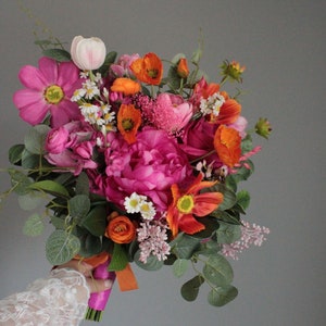 Pink-Orange-Blumenstrauß, Wildblumen-Blumenstrauß, Sommerhochzeit, Brautstrauß, Taschen-Boutonniere, Magenta-Blumenstrauß, Männer-Boutonniere, Juwel-Ton-Hochzeit