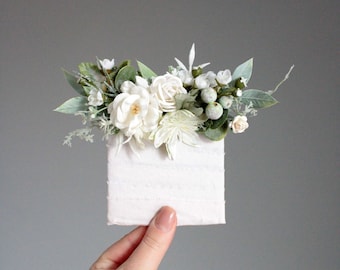 Boutonnière avec poche, Accessoires floraux, Boutonnières rustiques, Boutonnière verdure, Marié, Garçons d'honneur, Mariage dans les bois, Boutonnières blanches