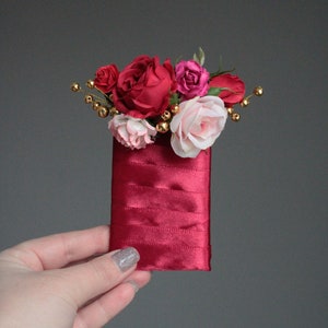 Boutonniere personalizado, Boutonniere de bolso rosa vermelho, Casamento vermelho, Boutonniere, Noivo, Padrinhos, Acessório de flores, Boutonniere masculino, Casa de botão