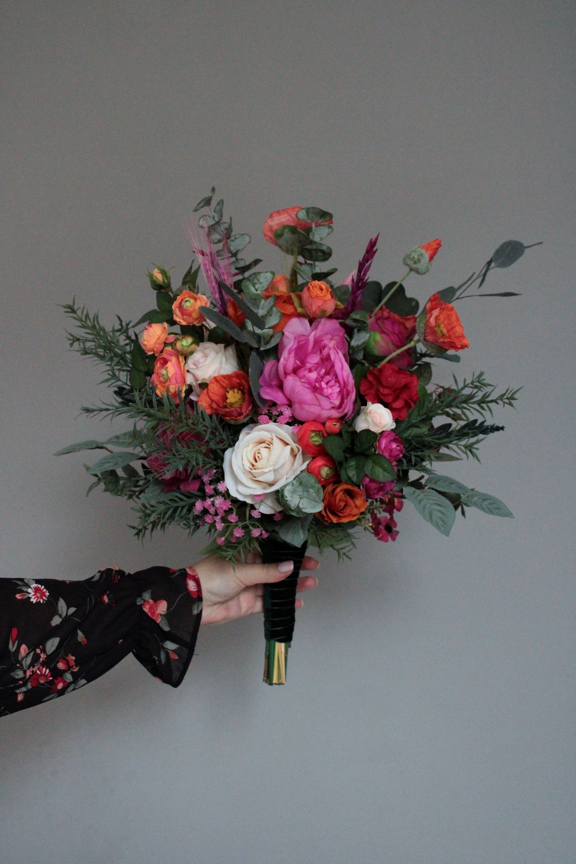 Rosa-orangeer Hochzeitsstrauß, korallenrote Brautjungfer-Blumensträuße, bunte Herbst-Blumen