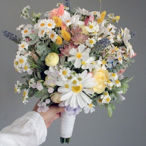 Wildflowers bouquet,Daisy bouquet,Bridal Bouquet Daisies,Bridesmaid flowers,Boho wedding,Wedding bouquet,Faux flowers,Faux Spring Bouquet