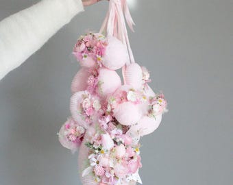 Decorazioni natalizie a forma di uovo con motivi floreali rosa, set di 11 pezzi.