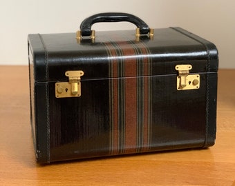 valise de train vintage des années 40 avec serrure, valise de voyage, valise de maquillage, boîte à bijoux, grande vanité, marron foncé brillant avec bordure et poignée en cuir