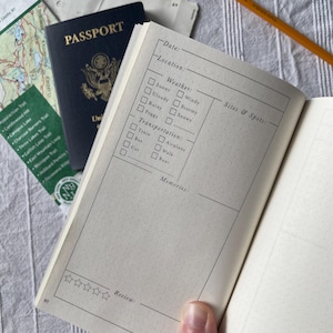 Reisetagebuch | Taschengröße | Personalisierbar Cover | Feldnotizen für die unvergesslichsten Abenteuer des Lebens | USA Landkarte | Schreiben, Zeichnen, Collagen