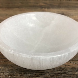 Polierte Selenit-Kristallschale - 4 &quot;Durchmesser | Handgeschnitzt aus Marokko | Ladeschale für Kristalle & Schmuck