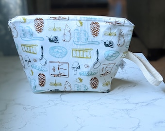Field Guide knitting project bag, medium size project bag, zippered bag, knitting needles, yarn, white, crochet hooks, yarn storage bag