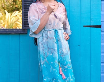 Coral Jade Ombre Seidenkleid: Botanischer Druck, Kordelzug an der Taille