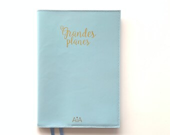 Natural leather cover for agenda or A5 notebook that includes perpetual agenda and an agenda holder. Sky blue color