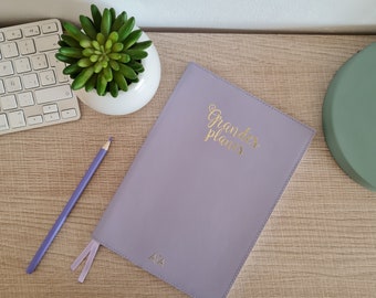 Natural leather cover for agenda or A5 notebook that includes perpetual agenda and an agenda holder. Mauve color