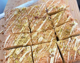 PERSIAN KITCHEN | Pistachio & White Chocolate Blondies | luxury postal treats | Homemade foodie gifts