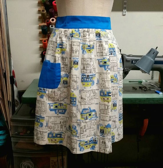 Vintage Apron, 1950s blue & green house print cotton half apron  in great condition! Americana, 50's housewife