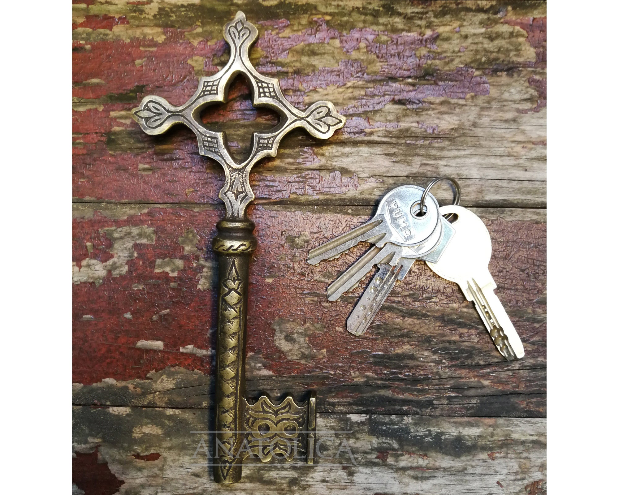 真鍮製 特大サイズ 特大キー 鍵 繁栄の鍵 縁起物 オブジェ 額縁入り 中古品 Vintage Cross Key Large 6.93 Inches Solid Brass Engraved Church