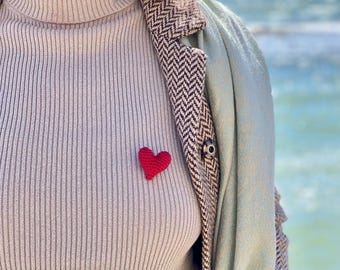 Crochet Heart Brooch Pattern, Beginner Friendly, Minimalist Design (PDF Download)