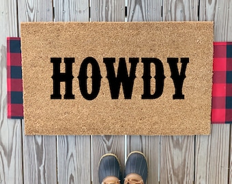 Paillasson avant Howdy Western | Tapis de bienvenue cow-boy cow-girl | Décoration d'intérieur bohème | Joli tapis de bienvenue à la maison | Décoration de ferme rustique | Pendaison de crémaillère