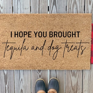 Ich hoffe du hast Tequila und Hundeleckerli mitgebracht Fußmatte | Lustige Willkommensmatte | Hunde Willkommen Outdoor Kokosmatte | Niedliches Zuhause Fußmatte | Neues Haus Geschenk