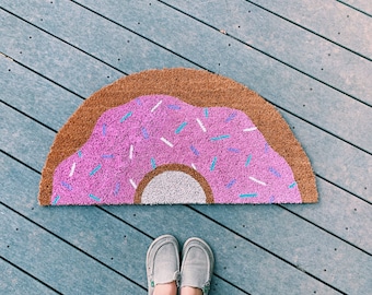 Deurmat schattige donut met hagelslag | Donut-deurmat | Leuke welkomstdeurmat | Grappige voordeurmat | Housewarmingcadeau | Aanpasbare deurmat