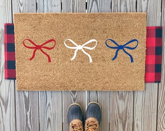 Rood-wit-blauwe deurmat met strik | Leuke deurmat met strik in de VS | Patriottische welkomstmat | Fourth of July-deurmat | Eenvoudige esthetische deurmat