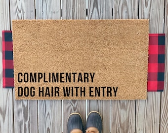 Gratis hondenhaar met deurmat | Honden welkom hier | Grappige welkomstmat hond | Oudercadeau nieuwe hond | Gepersonaliseerd housewarmingcadeau