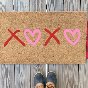 Capacho XOXO com corações | Capacho colorido para o Dia dos Namorados | Decoração fofa para a casa no Dia dos Namorados | Presentes de encerramento de inauguração de casa | Tapete fofo para a primavera