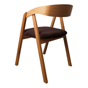 The Lars oak chair in modern Scandinavian style is made of 100% oak wood. image 7