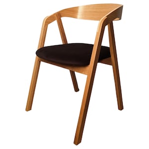 The Lars oak chair in modern Scandinavian style is made of 100% oak wood. image 1