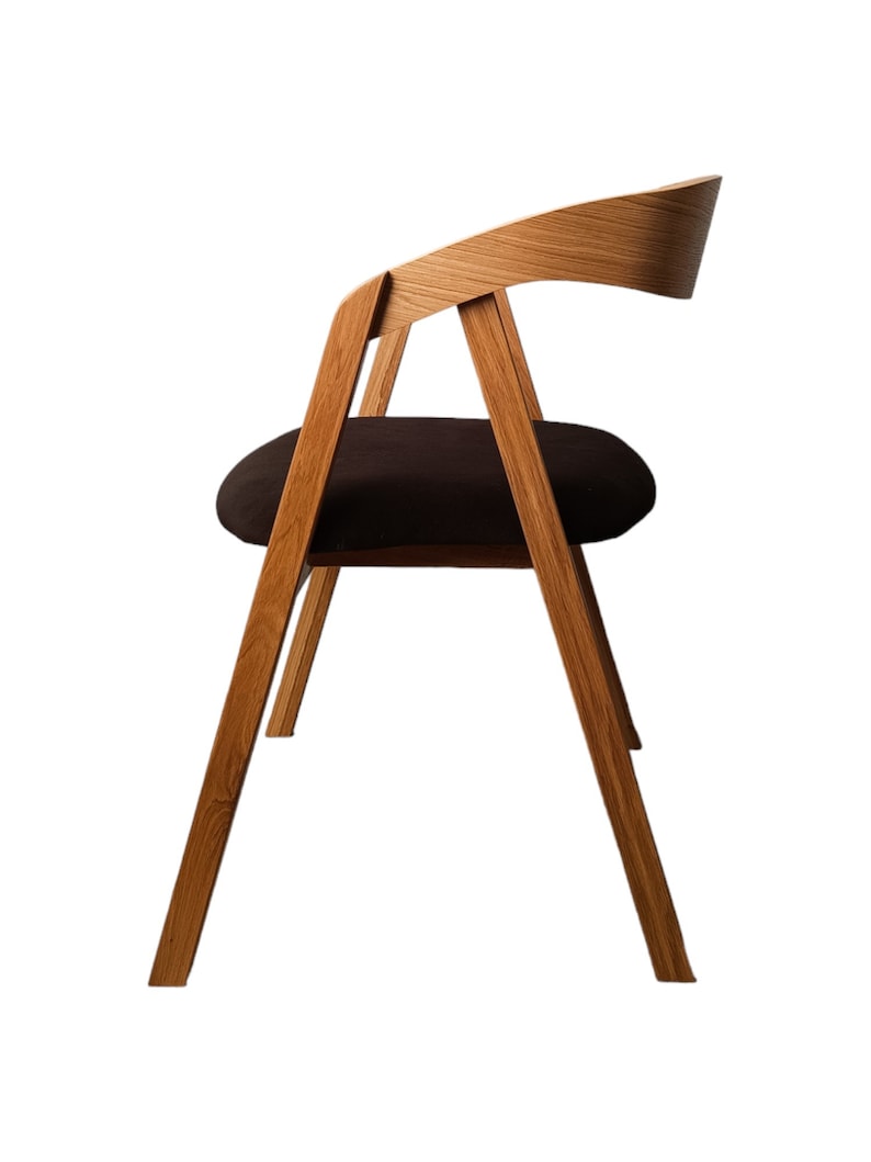 The Lars oak chair in modern Scandinavian style is made of 100% oak wood. image 8