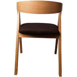The Lars oak chair in modern Scandinavian style is made of 100% oak wood. image 5