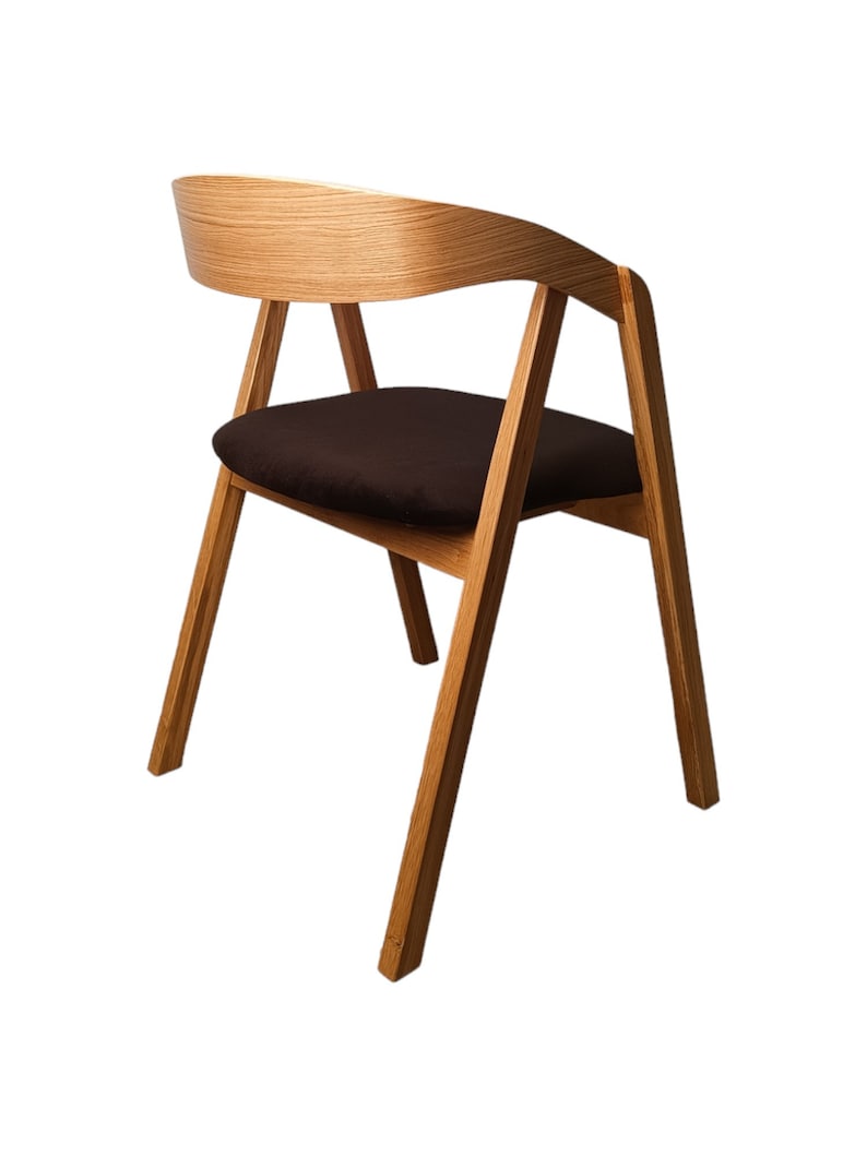 The Lars oak chair in modern Scandinavian style is made of 100% oak wood. image 6