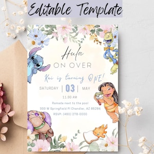 Peut inclure: Un modèle d'invitation personnalisable avec le texte "Editable Template" en haut. L'invitation présente des illustrations à l'aquarelle de personnages de dessins animés et des accents floraux. Le texte indique "Hula On Over" et "Kai is turning ONE!" avec les détails de l'événement.
