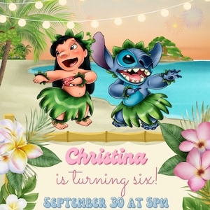 Peut inclure: Une invitation d'anniversaire avec Stitch et Lilo de Lilo & Stitch de Disney. L'invitation est d&eacute;cor&eacute;e de fleurs tropicales et d'une sc&egrave;ne de plage. Le texte indique "Join us to celebrate Christina is turning six! September 30 at 5PM 3575 W 12 st Hawthorne, CA RSVP: (238)712-1212"