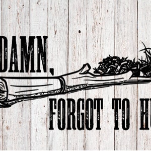 Puede incluir: Ilustración en blanco y negro de un tocón de árbol con el texto "DAMN. FORGOT TO HUG IT" sobre un fondo de madera blanca.