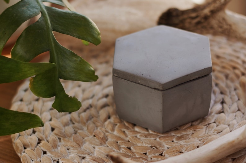 Handmade concrete jewelry box | Minimalist storage box | Modern accessory for jewelry and small items image 1