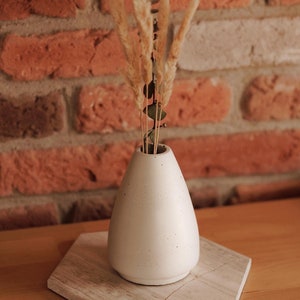 Vase for flowers, pot for buds, concrete, handmade image 8