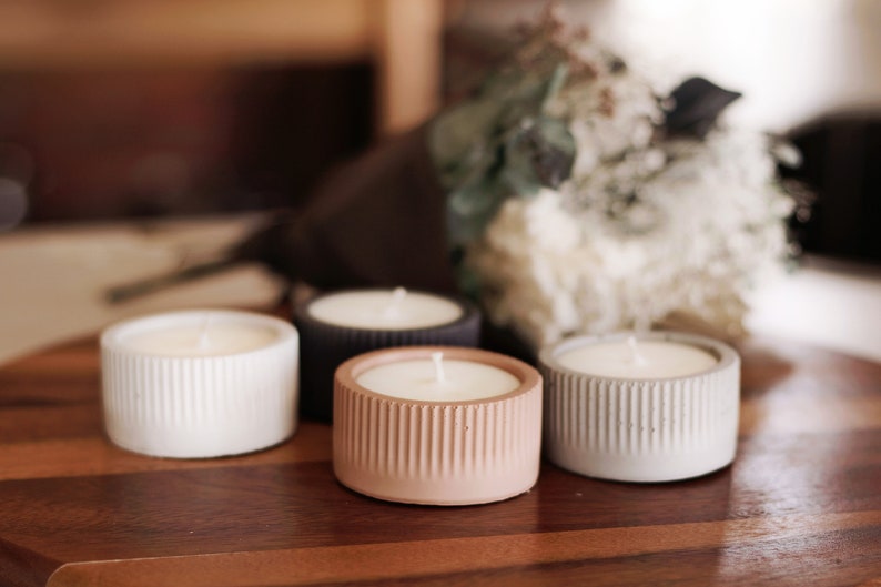 Handmade coconut wax candle in a concrete pot | Natural handcrafted candle | Minimalist decoration | Eco-friendly candle