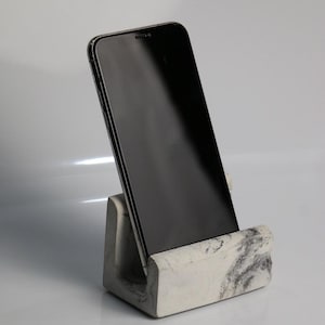 Support pour cellulaire ou porte-carte de visite ou porte-éponge de béton fait a la main