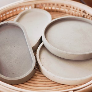 Handmade concrete tray | Minimalist decorative tray | Cement catchall | Modern tray for jewelry or bathroom