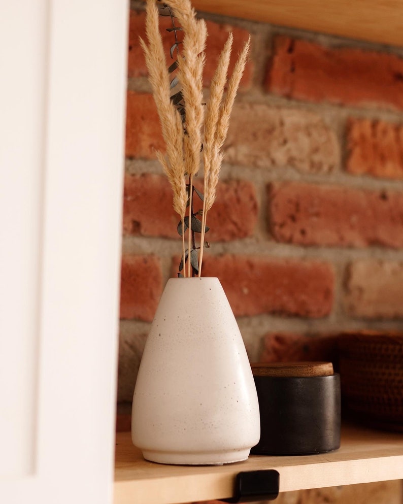 Vase for flowers, pot for buds, concrete, handmade image 4